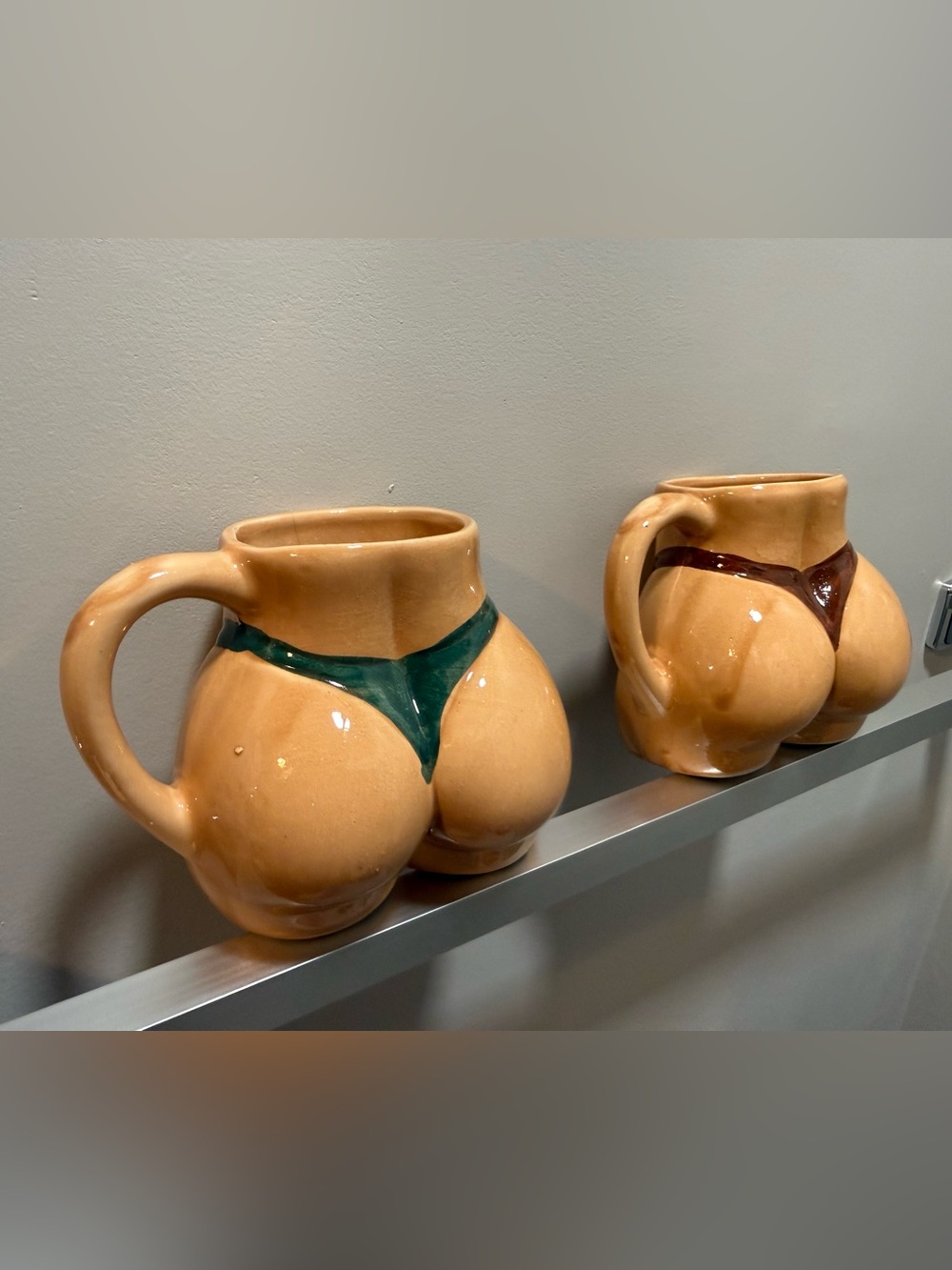 Pair of Novelty Ceramic Bubble Butt Women Brown Green Bikini Mugs